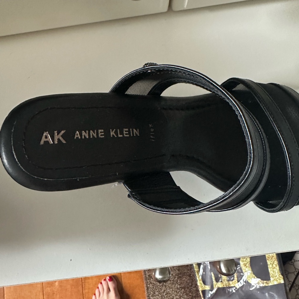 Anne Klein Black kitten heel sandals with black mess straps
